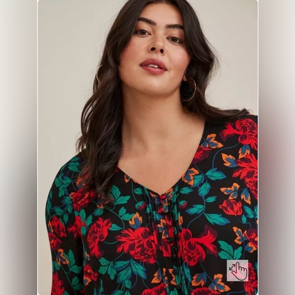 Torrid Georgette Pintuck Black, Red, Green Floral Long Sleeve Blouse Torrid 2 - Picture 3 of 10